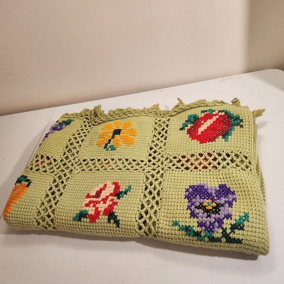 Vintage Crochet Blanket in Lime Green - Picture 6 of 6